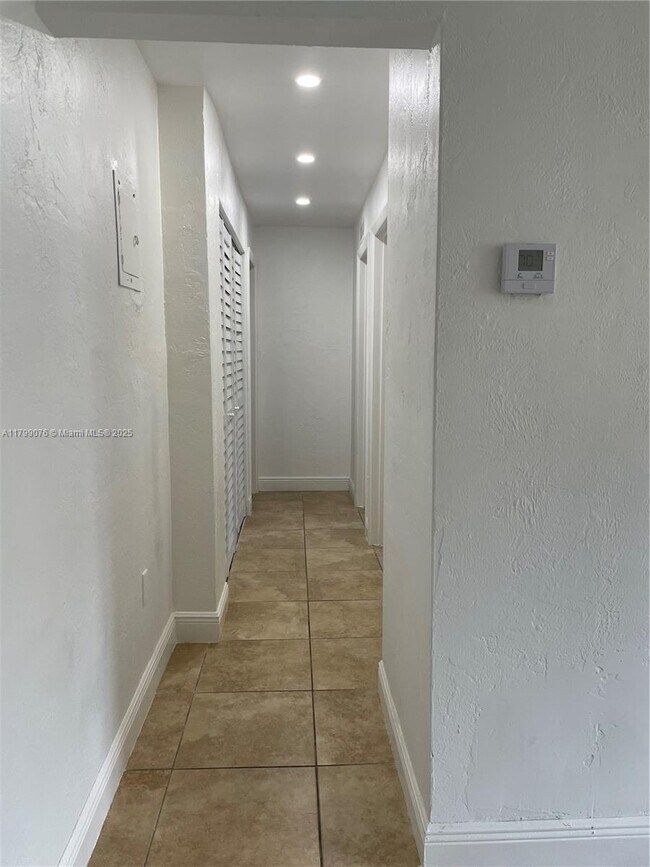 Building Photo - 8607 SW 68th Ct