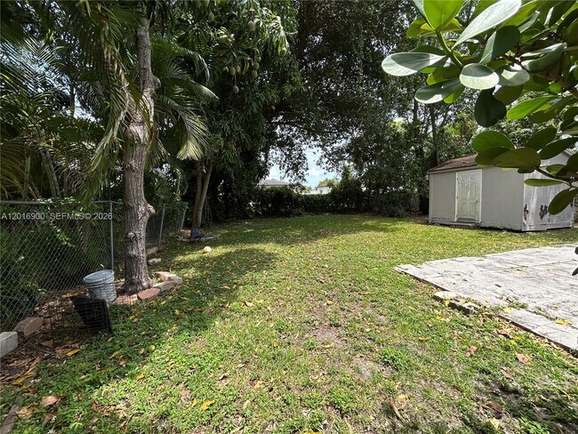 Building Photo - 2843 SW 37th Ct