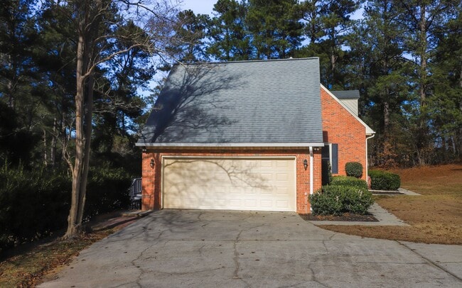 Building Photo - 809 Houndslake Dr