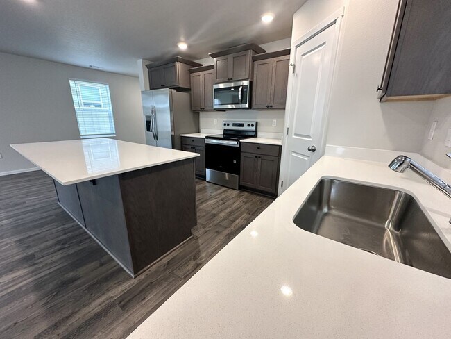 Building Photo - Brand new Kennewick home for lease!