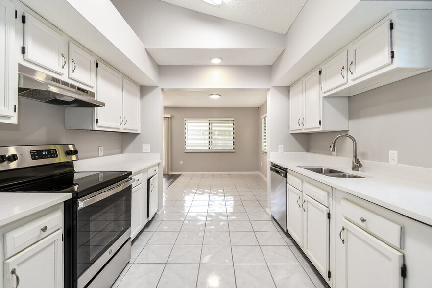 Building Photo - 11325 McNichols Ct