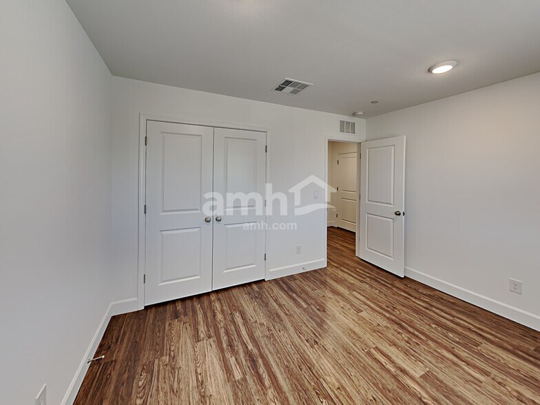 Building Photo - 3376 Blodwen St