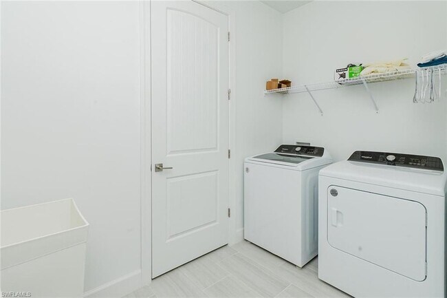 Building Photo - 5939 Gala Dr