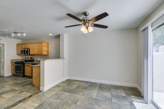 Building Photo - Modern 2 Bed, 2.5 Bath Henderson Townhome