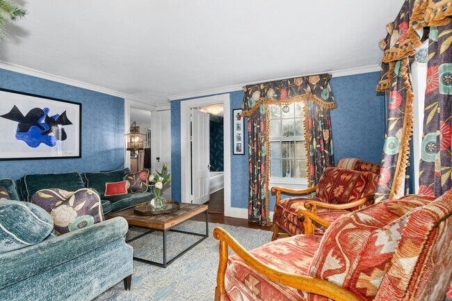 Building Photo - 561 Middlesex Rd