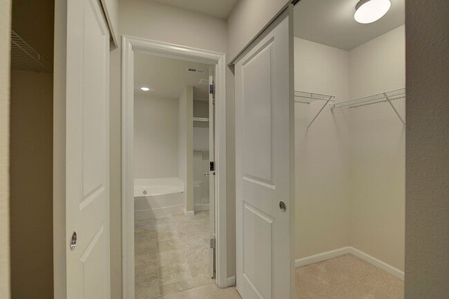 Building Photo - 4Bd/2.5Ba Lynnwood House