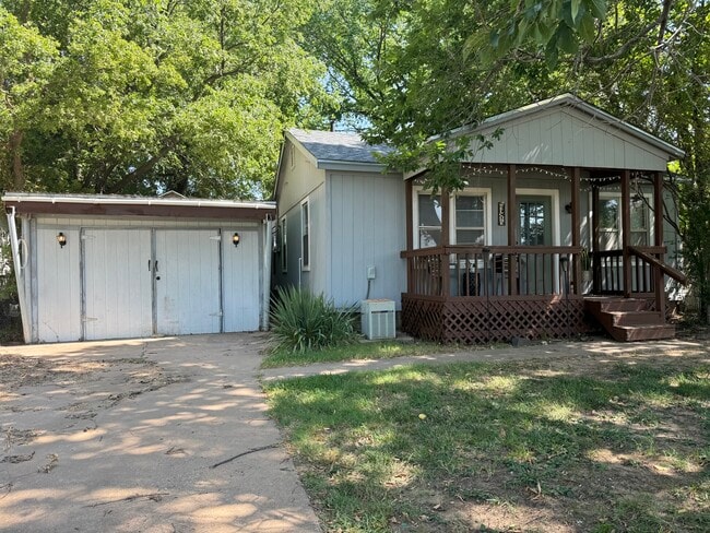 Primary Photo - 1240 E Walnut St