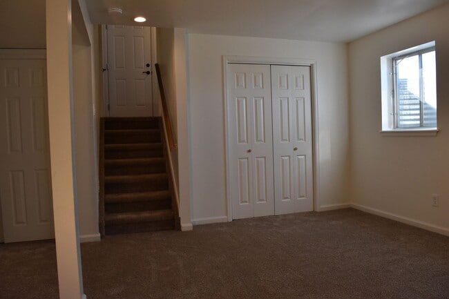 Building Photo - 2412 Sunset Dr