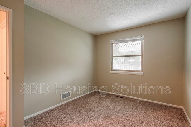 Building Photo - 8017 E 87th St