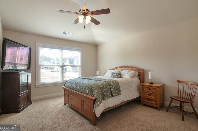 Building Photo - 200 Claret Way