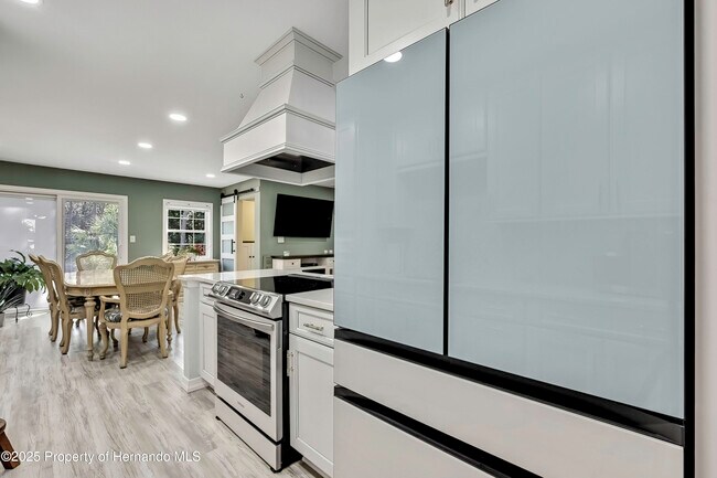 Building Photo - 6395 Pinestand Ct