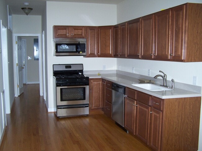 Building Photo - 339 S Cherry St