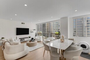 Building Photo - 10747 Wilshire Blvd