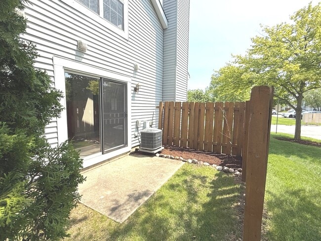 Building Photo - 252 Kensington Ct