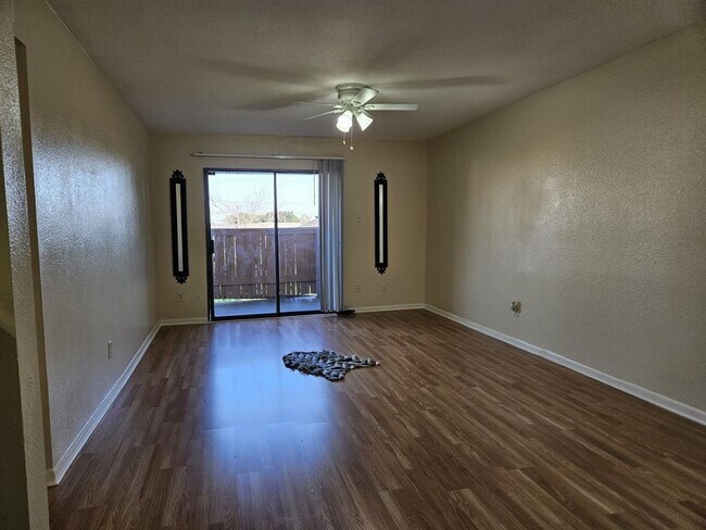 Building Photo - 8433 Hearth Dr