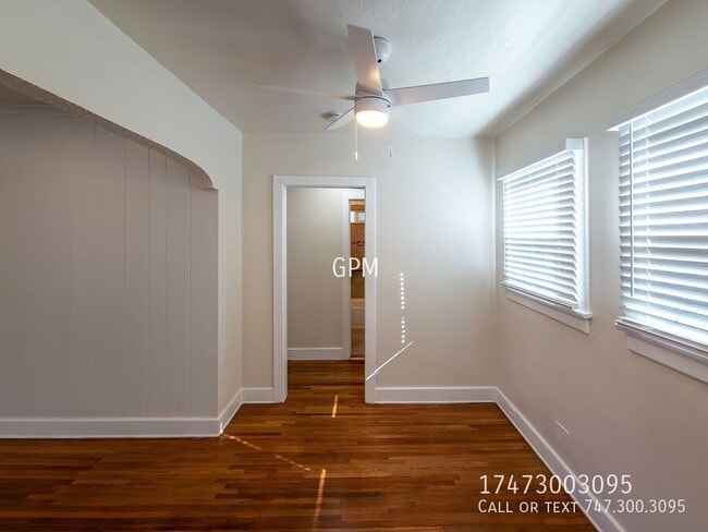 Building Photo - 1320 E Maple St