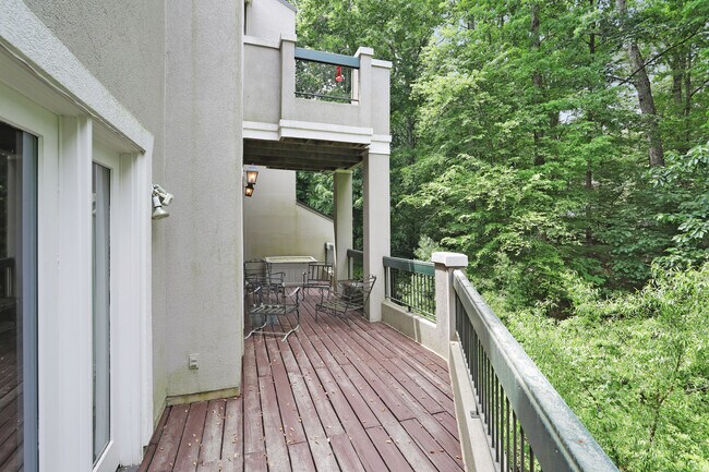 Building Photo - EXQUISITE VININGS/SMYRNA 3B/3.5BA W/ ELEVA...