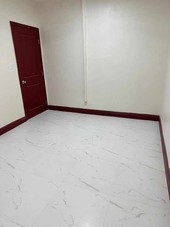 Building Photo - 421 SW 70th Terrace