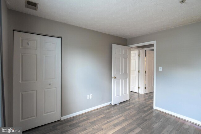 Building Photo - 689 Winding Stream Way