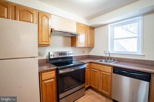 Building Photo - 12136 Bentridge Pl