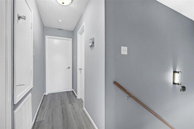 Building Photo - 10718 Boardwalk St