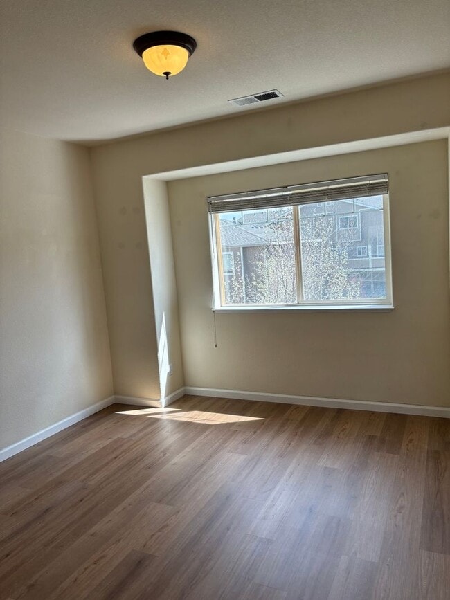 Building Photo - 2 bed - 2.5 bath - 2 car garage Townhome