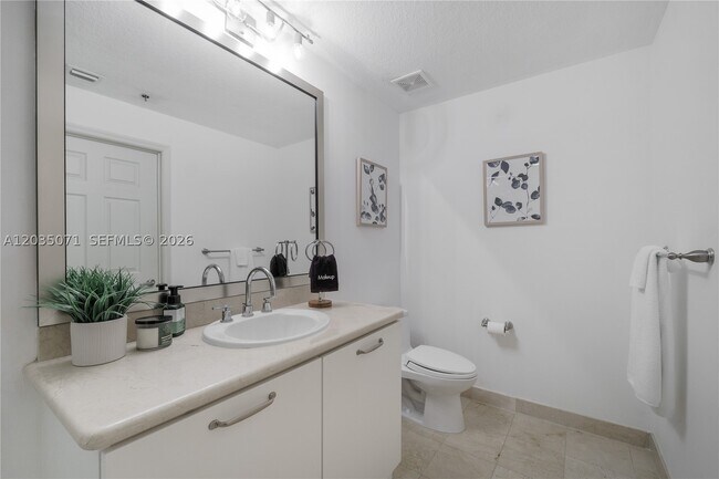Building Photo - 6515 Collins Ave