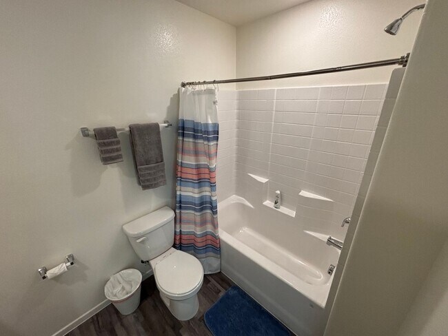 Building Photo - Charming 3Bed/2.5Bath/2Car Townhouse located in Northwest Las Vegas