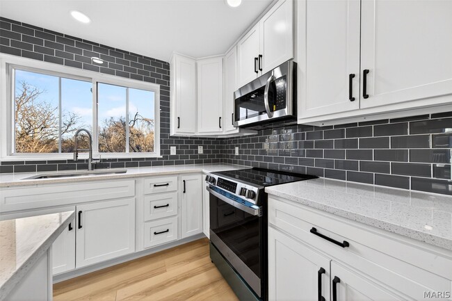 Building Photo - 264 Braeshire Dr