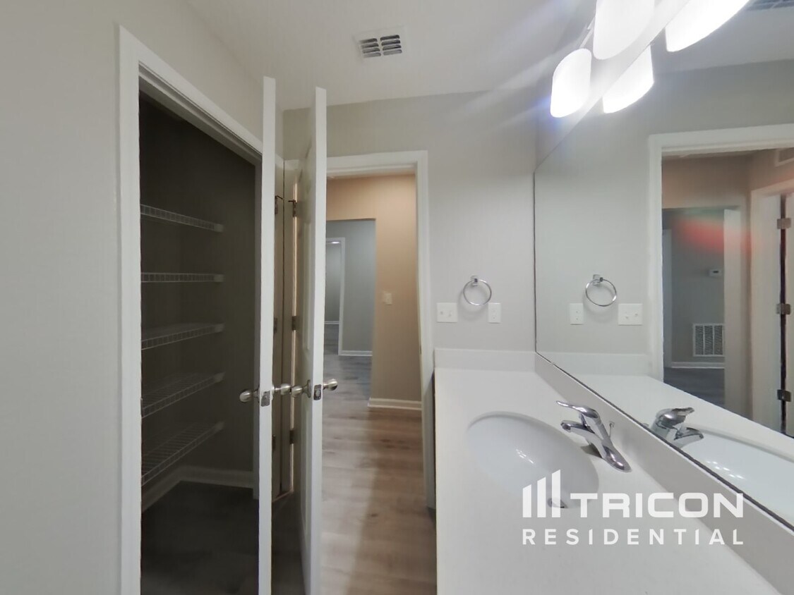 Building Photo - 77009 Birdseye Ct