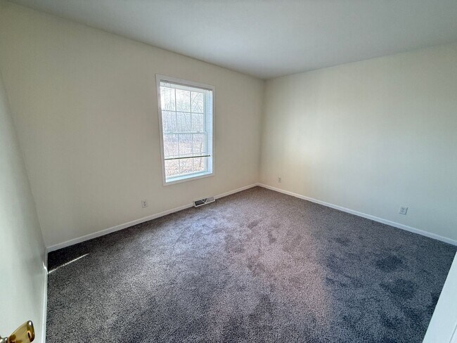 Building Photo - Spacious 3-Bedroom Home with Sunroom and Attached 2-Car Garage in Manchester, MI