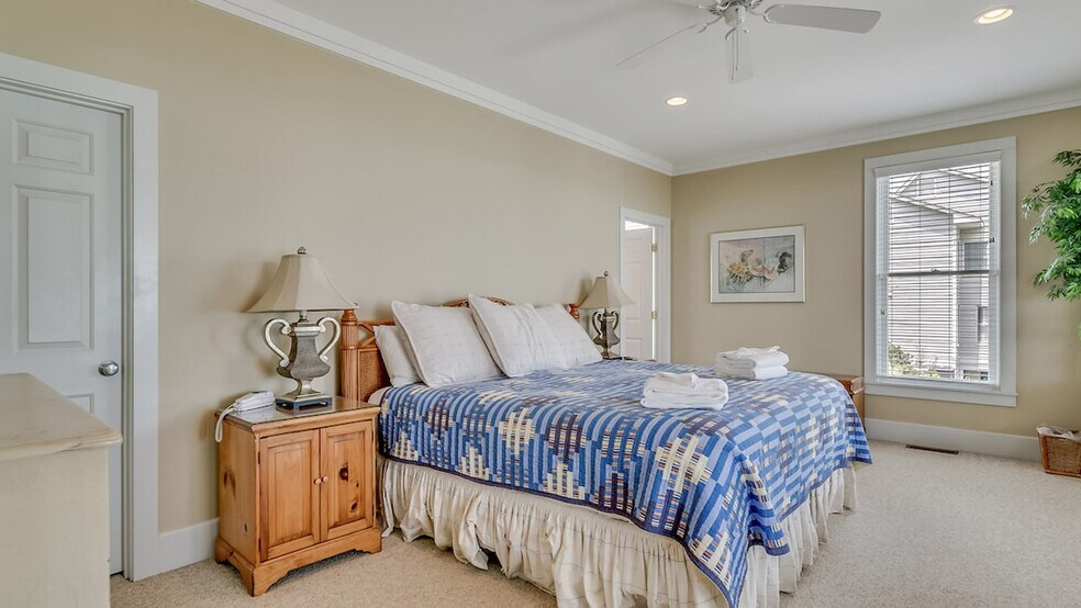 Building Photo - 630 Parker Dr