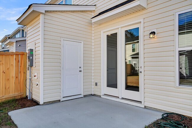 Building Photo - 482 Green Fern Dr