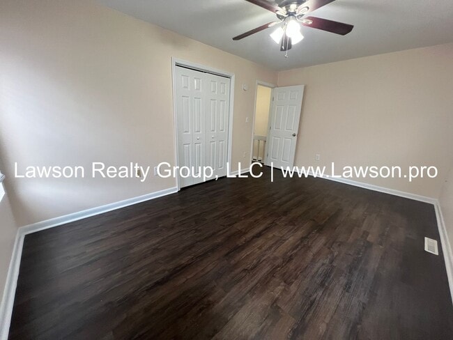 Building Photo - Townhome in Garden City