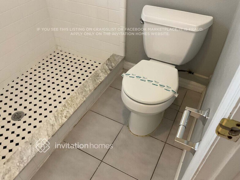 Building Photo - 521 Carlsbad Dr