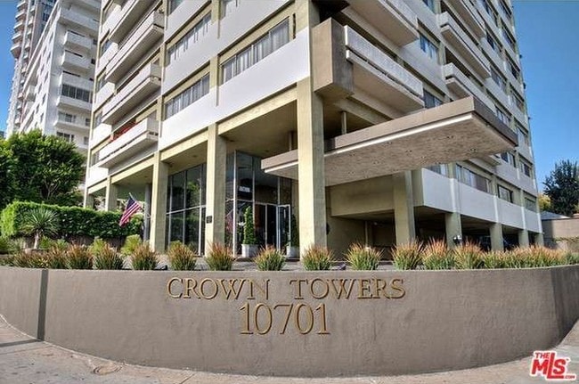 Building Photo - 10701 Wilshire Blvd