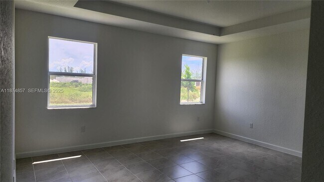 Building Photo - 2965 SE 23rd Ave