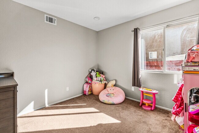 Building Photo - 44570 Johnston Dr