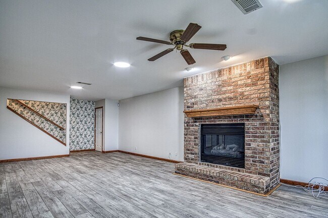 Building Photo - Lake Balboa | Home | Unfurnished