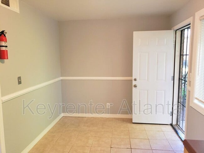 Building Photo - 1596 Line Cir