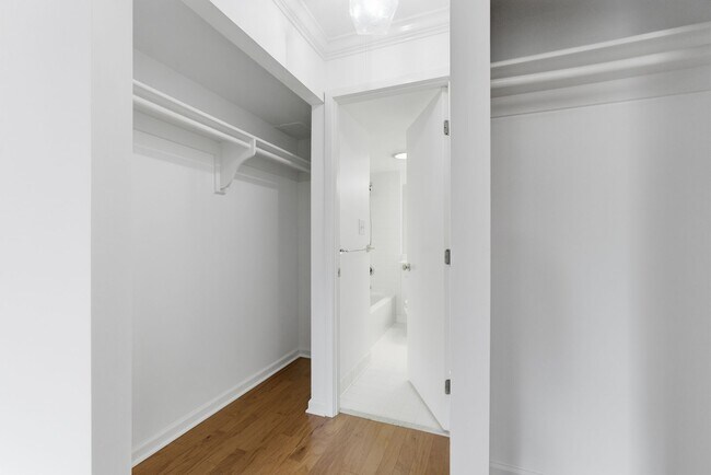 Building Photo - Beautiful 1 BR/1 BA Condo in The Observatory!