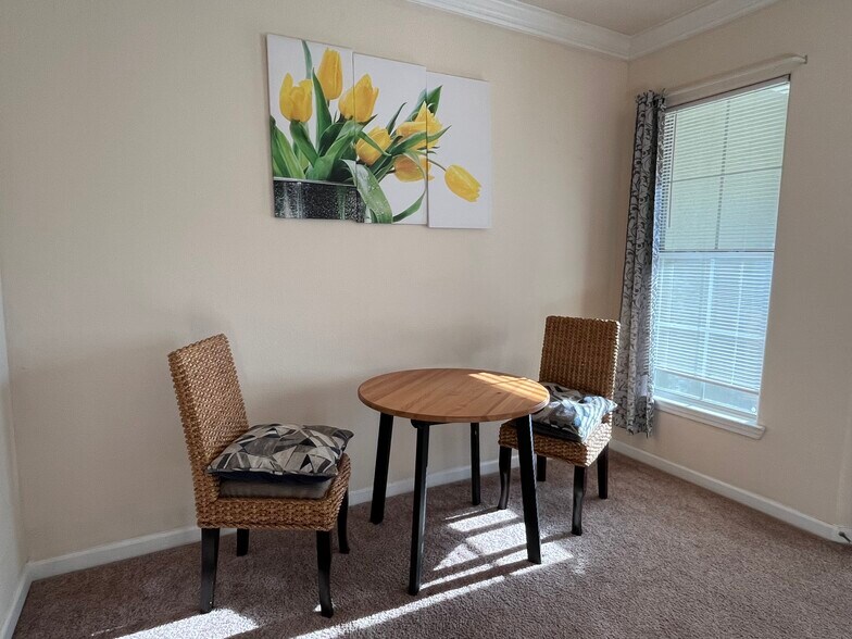 Dining room - 8290 Gate Pky W