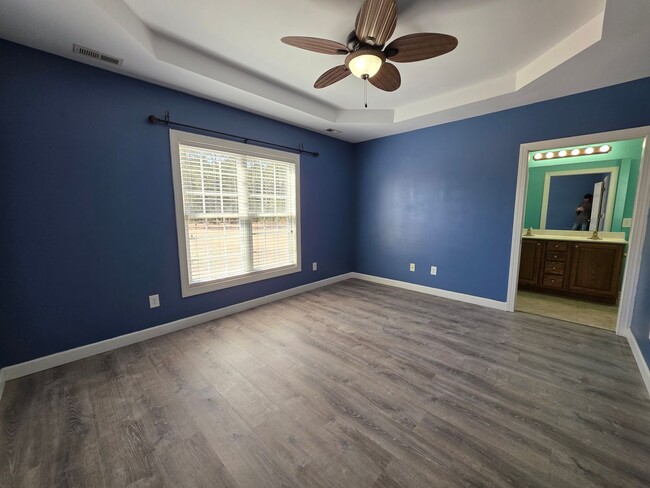 Building Photo - Country Comfort in Ryans Run