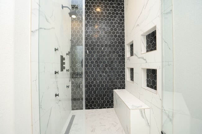 Building Photo - 2212 Stuart St