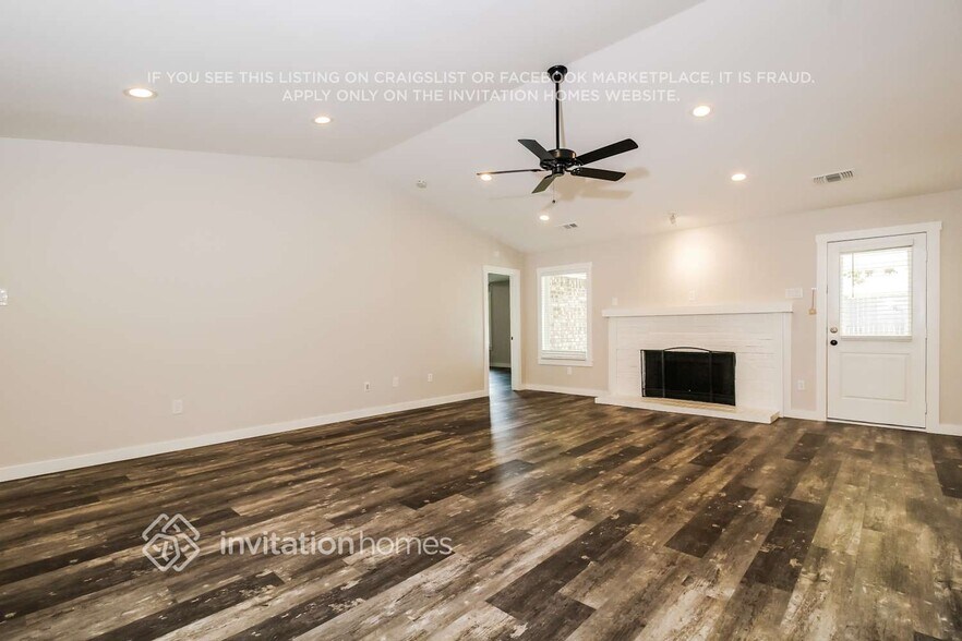 Building Photo - 8213 Mark Ln