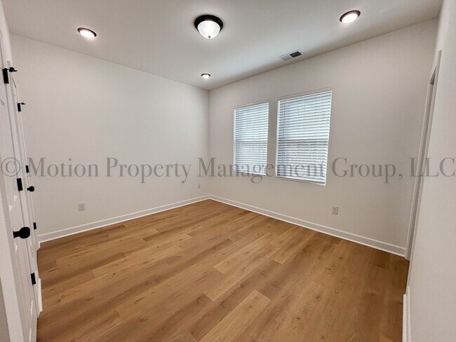 Building Photo - 1121 Wilmington Ave