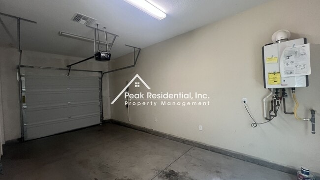 Building Photo - Updated 3bd/2.5ba Home near Cosumnes River...