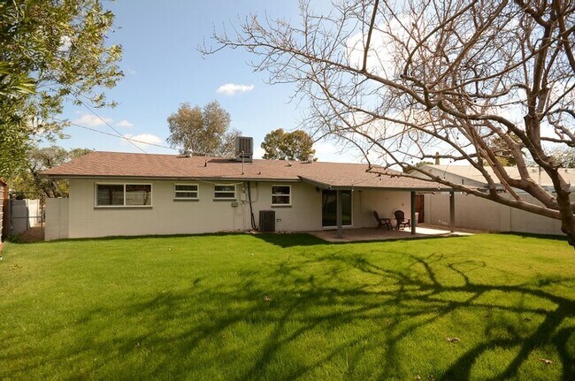 Building Photo - Beautiful Scottsdale Home 3 beds 2 baths G...
