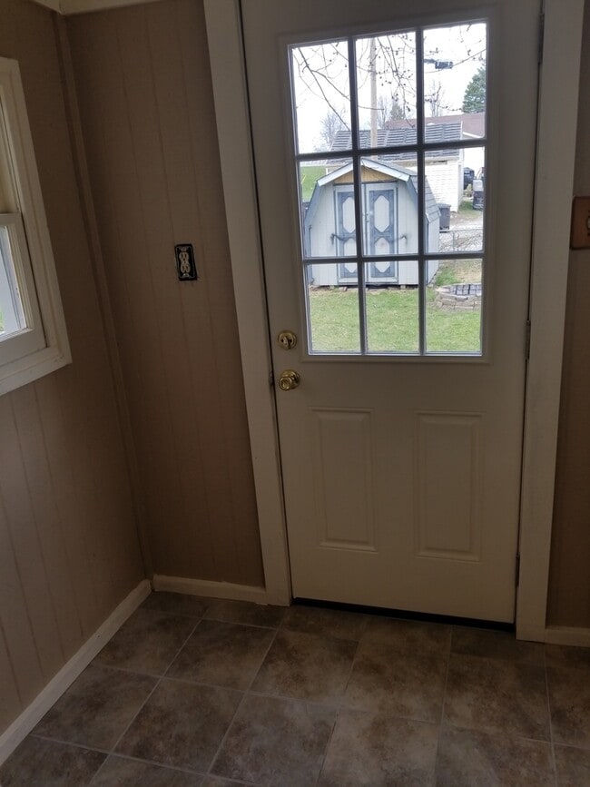 Building Photo - 2 Bedroom Ranch