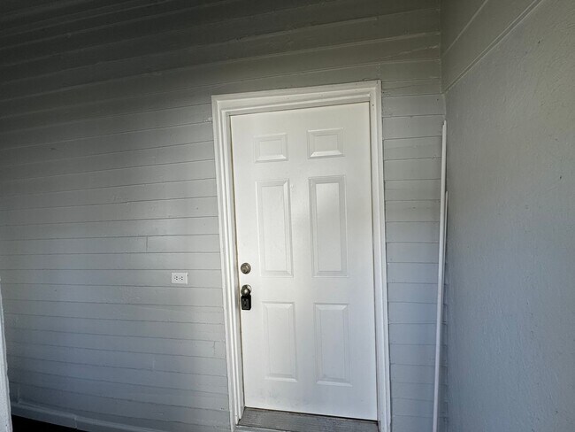 Building Photo - Interested in a two-bedroom house that includes a large garage. Please let us know